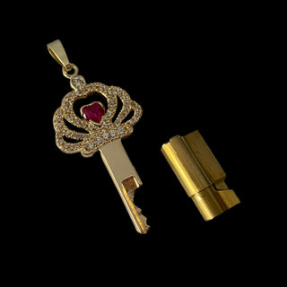 14 carat gold keys with cylinder lock
