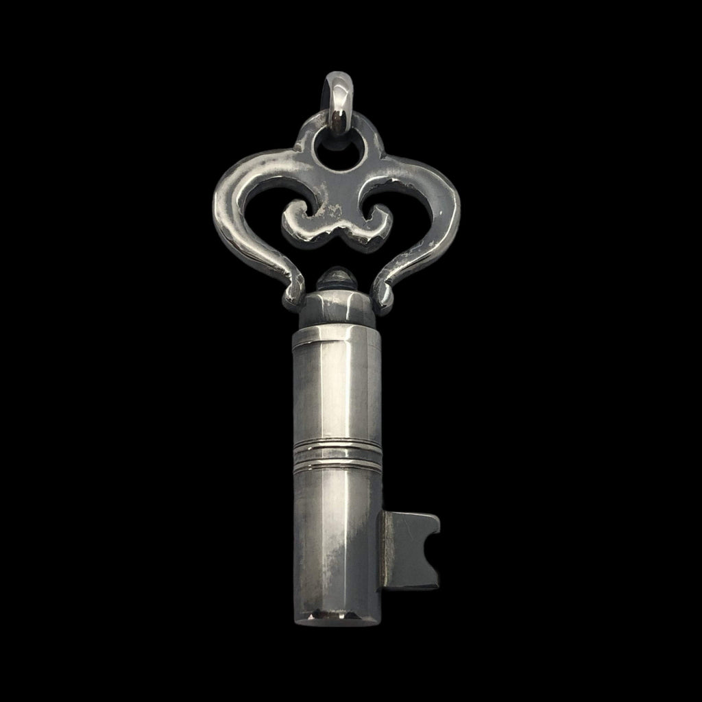 L’Elegance Classique chastity key – chastity-shop