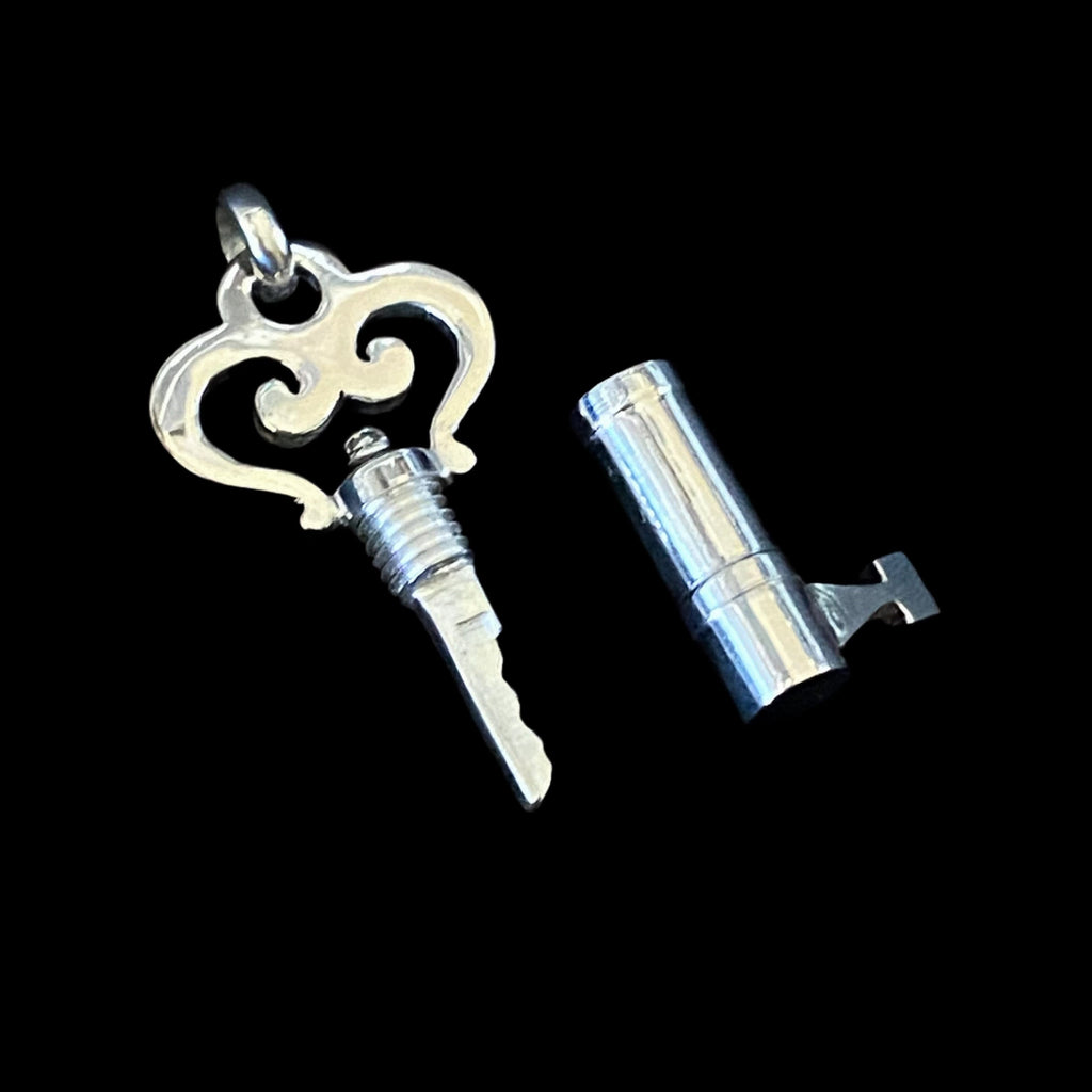 l'Elegance chastity key | handmade silver chastity key | chastity-shop