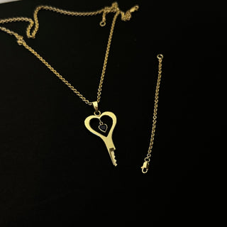 chastity-shop 14 carat yellow gold Lovin Locktober with cylinder