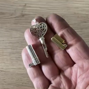 
                  
                    chastity-shop Keys with cylinder lock 14 carat yellow gold Secret Lady Grace
                  
                