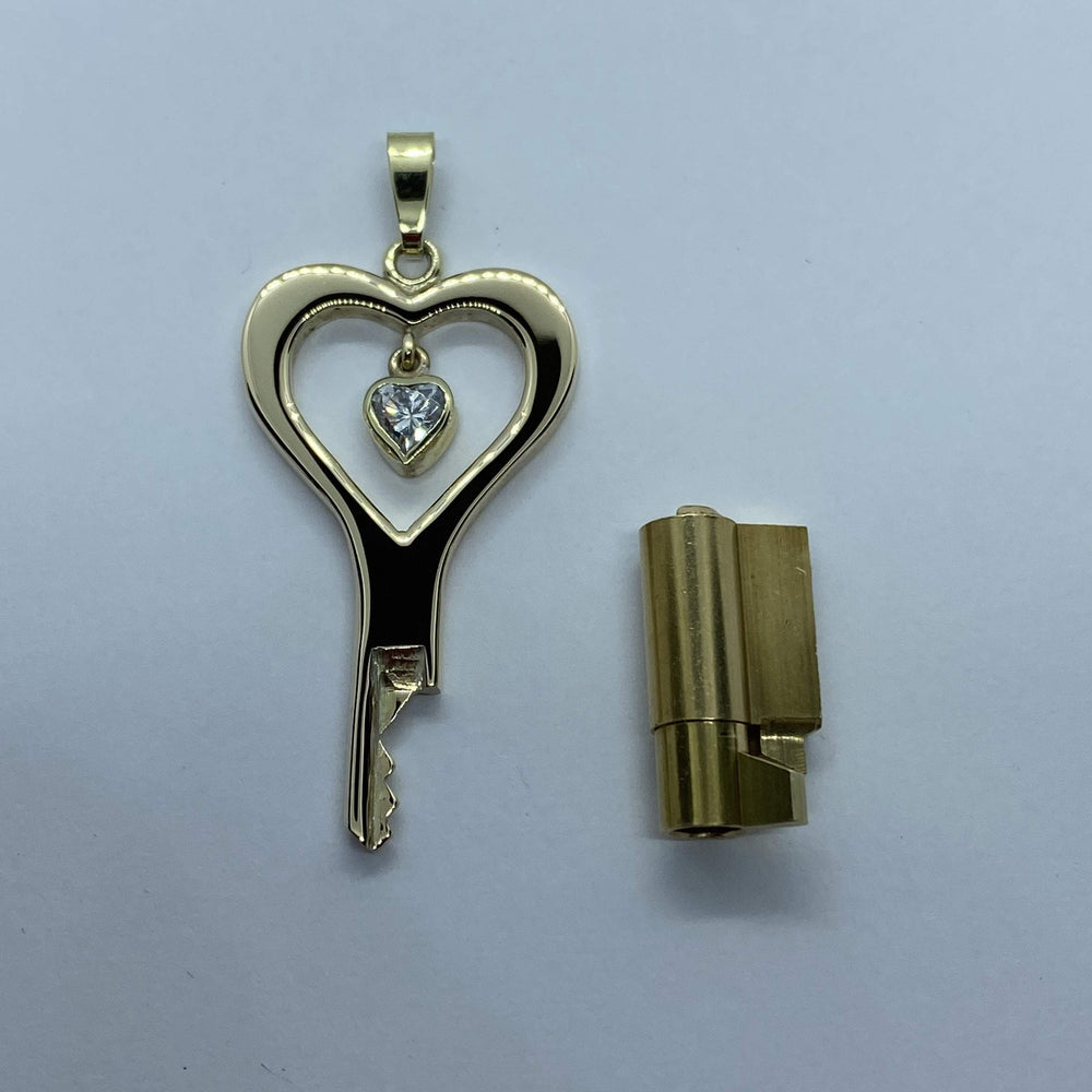 
                  
                    chastity-shop 14 carat yellow gold Lovin Locktober with cylinder
                  
                