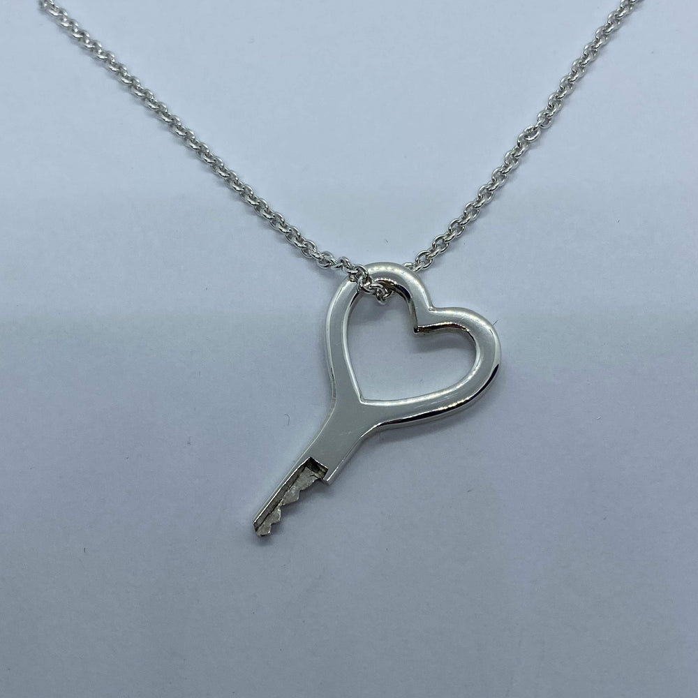
                  
                    chastity-shop Silver Heart Key
                  
                