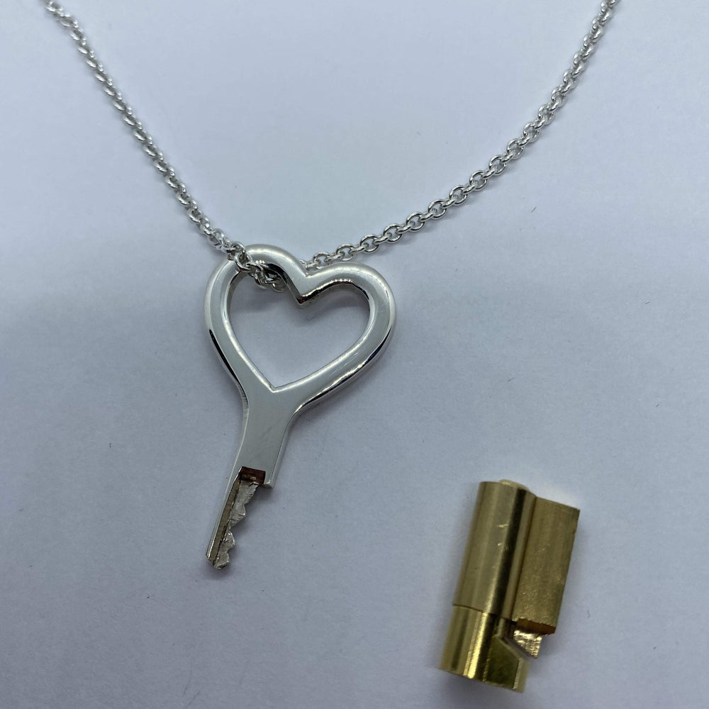 
                  
                    chastity-shop Silver Heart Key
                  
                
